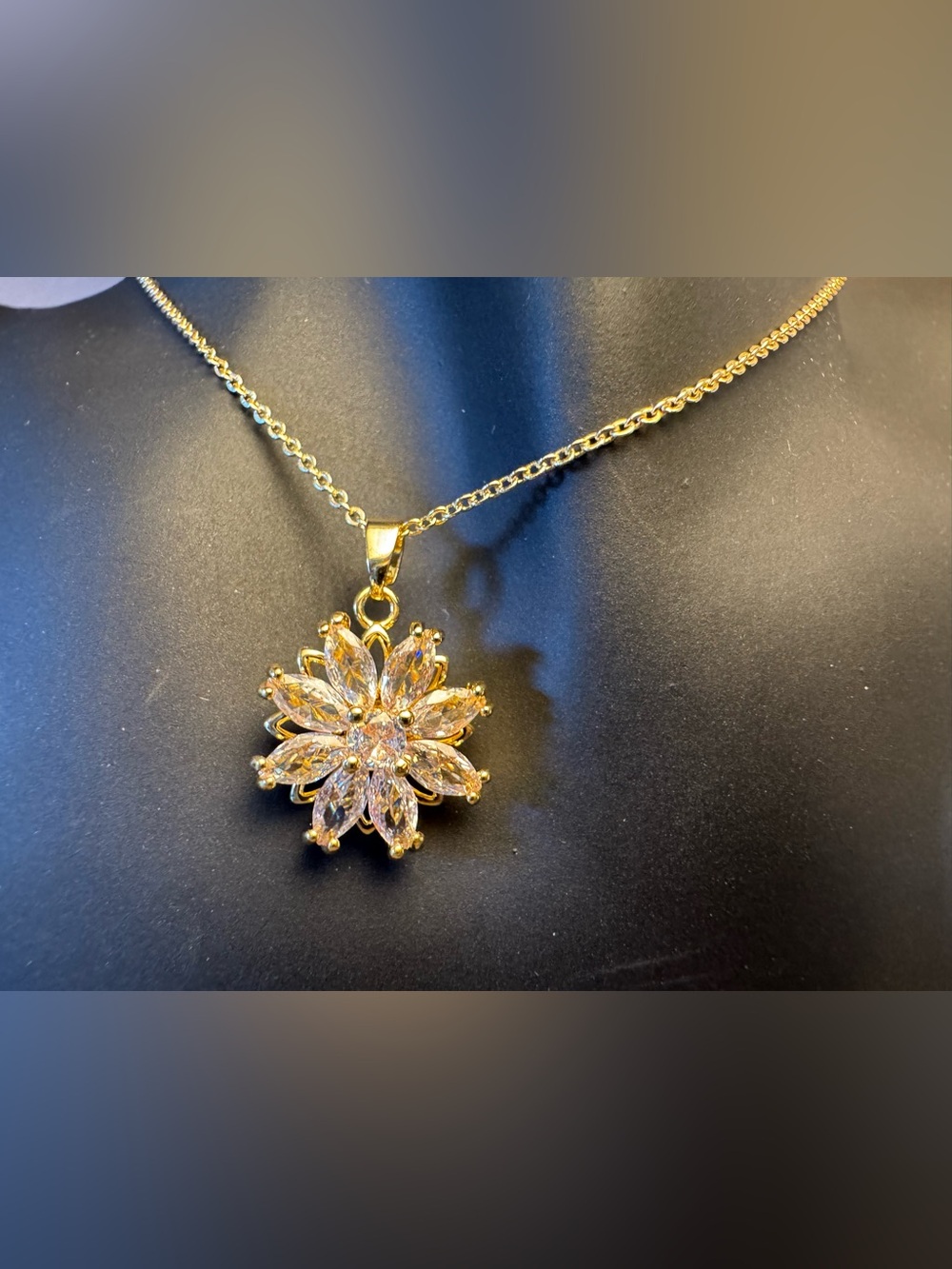 Gold Snowflake Pendant Spinner Necklace - Women Jewelry - Picture 6 of 7